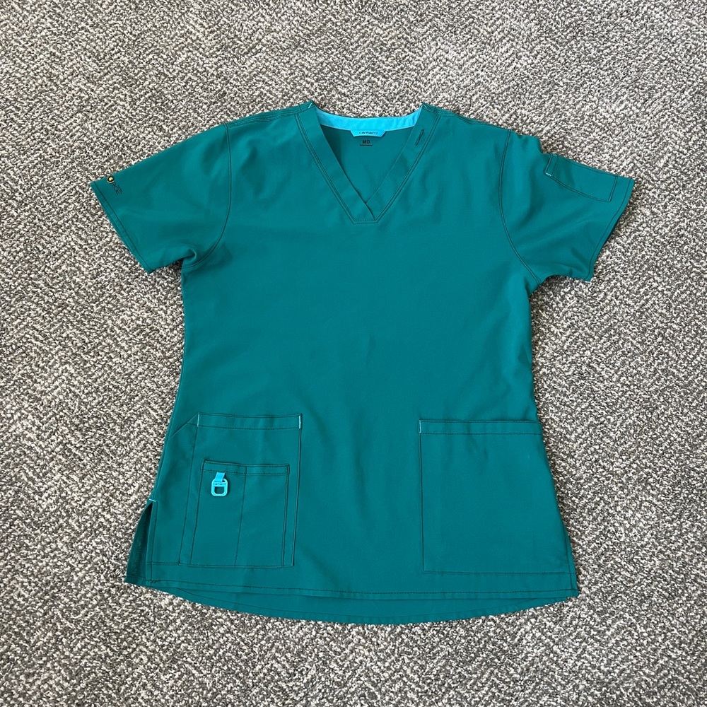 Carhartt scrub top